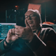 Ilustración para el artículo titulado Escucha el tono de llamada que compuso Hans Zimmer para el nuevo teléfono de Oppo